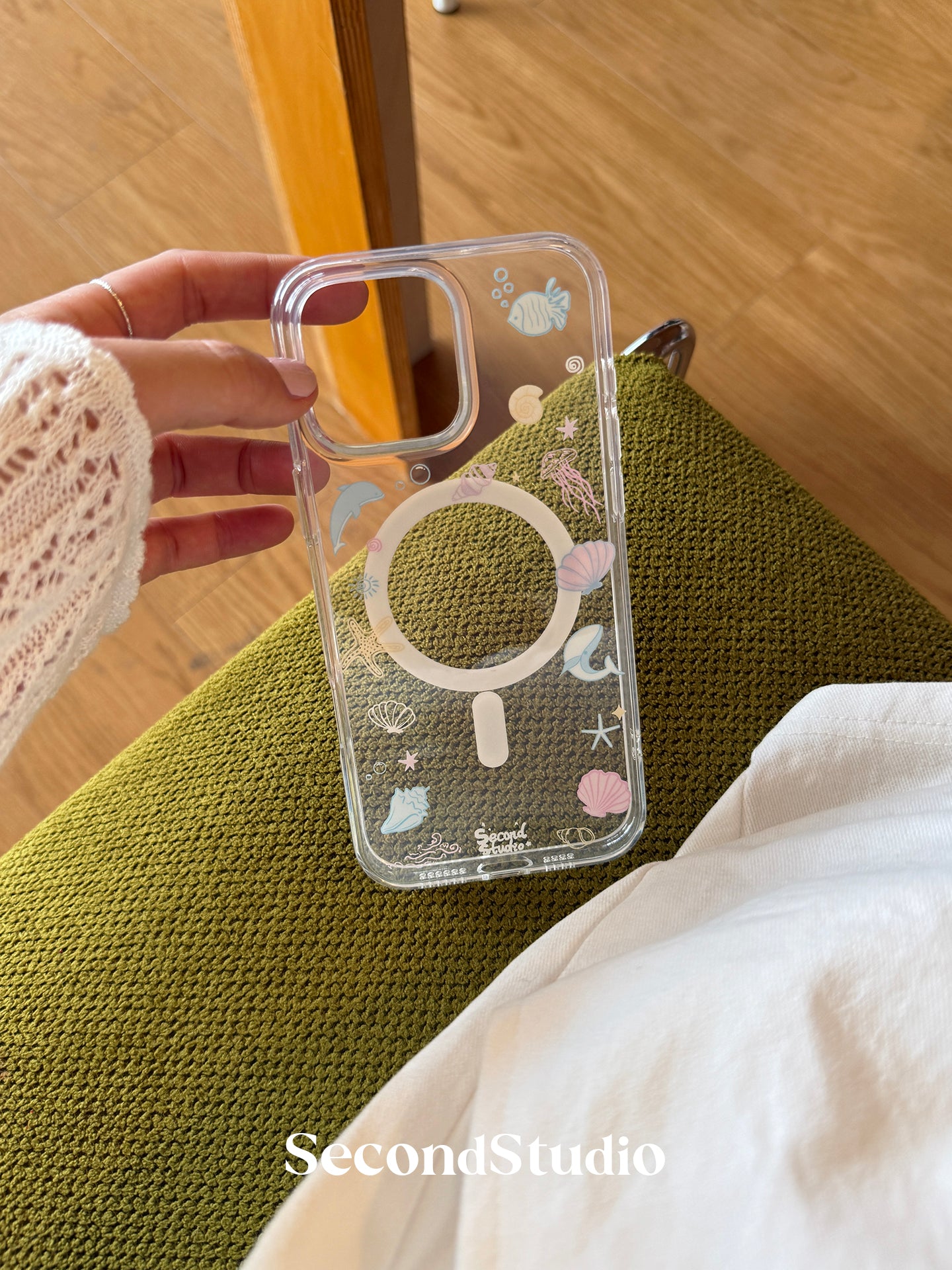 Crystal Tide Dolphin MagSafe Case
